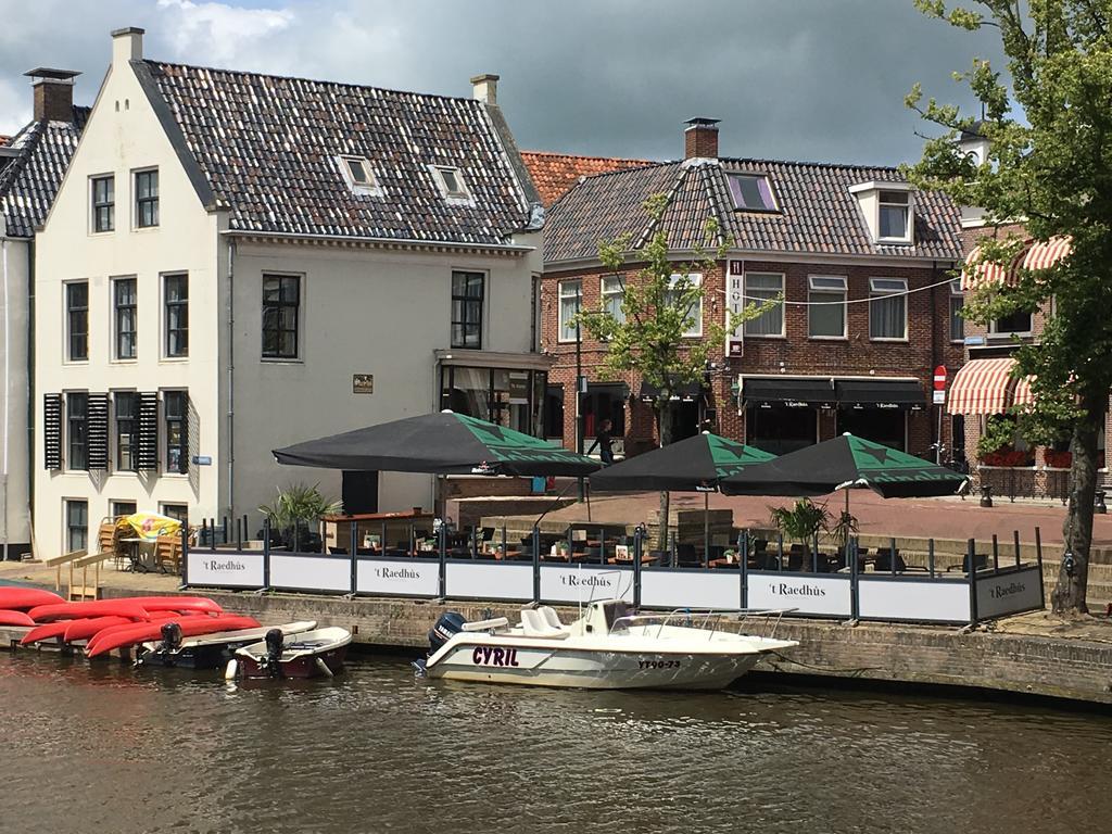 Hotel Cafe Restaurant 'T Raedhus Dokkum Eksteriør billede