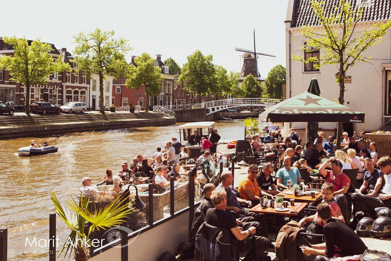 Hotel Cafe Restaurant 'T Raedhus Dokkum Eksteriør billede